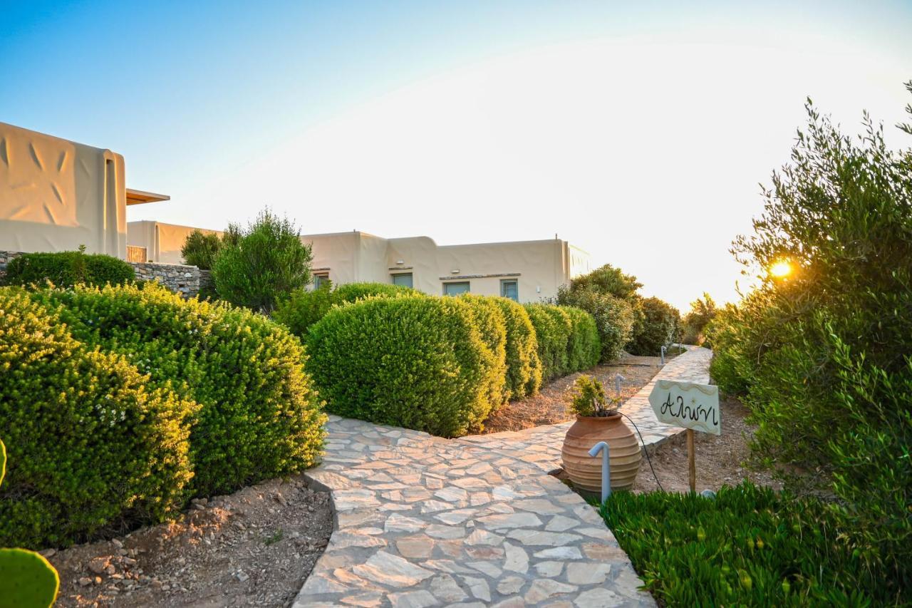Schinoza Luxury Suites Schoinoussa Bagian luar foto