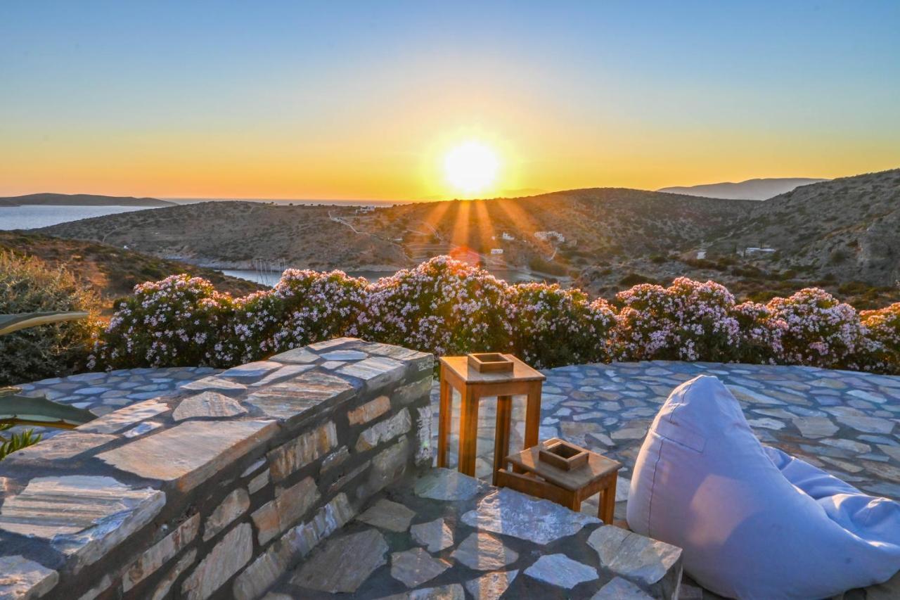 Schinoza Luxury Suites Schoinoussa Bagian luar foto