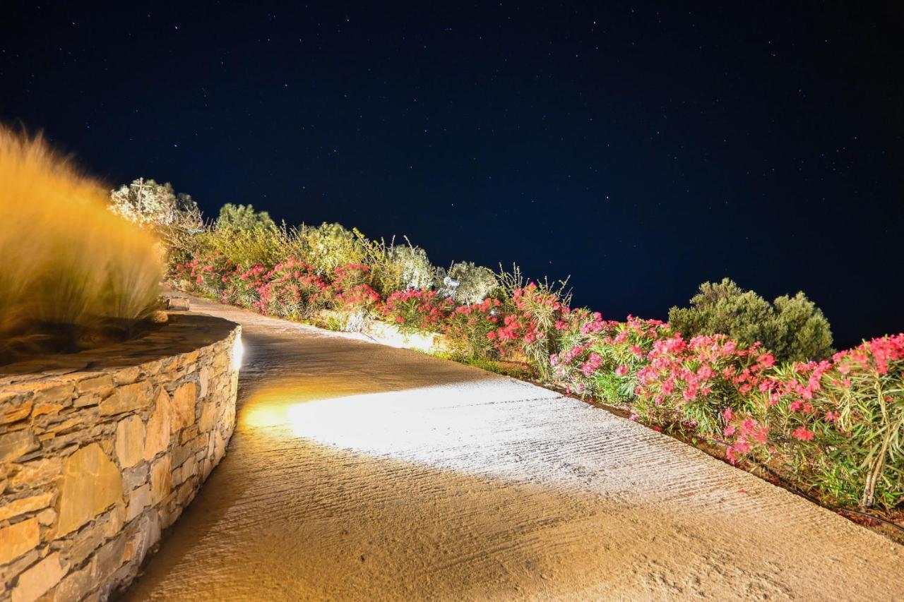 Schinoza Luxury Suites Schoinoussa Bagian luar foto