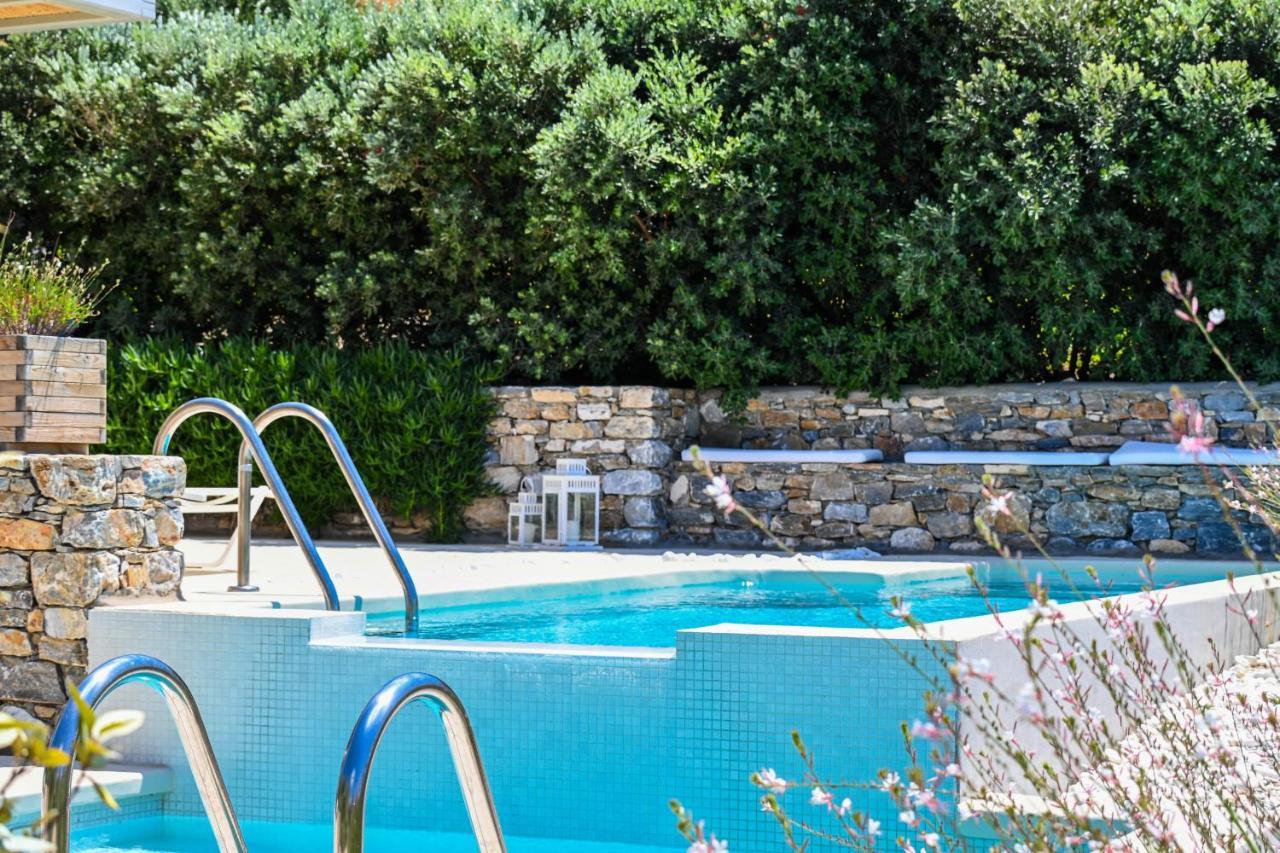 Schinoza Luxury Suites Schoinoussa Bagian luar foto