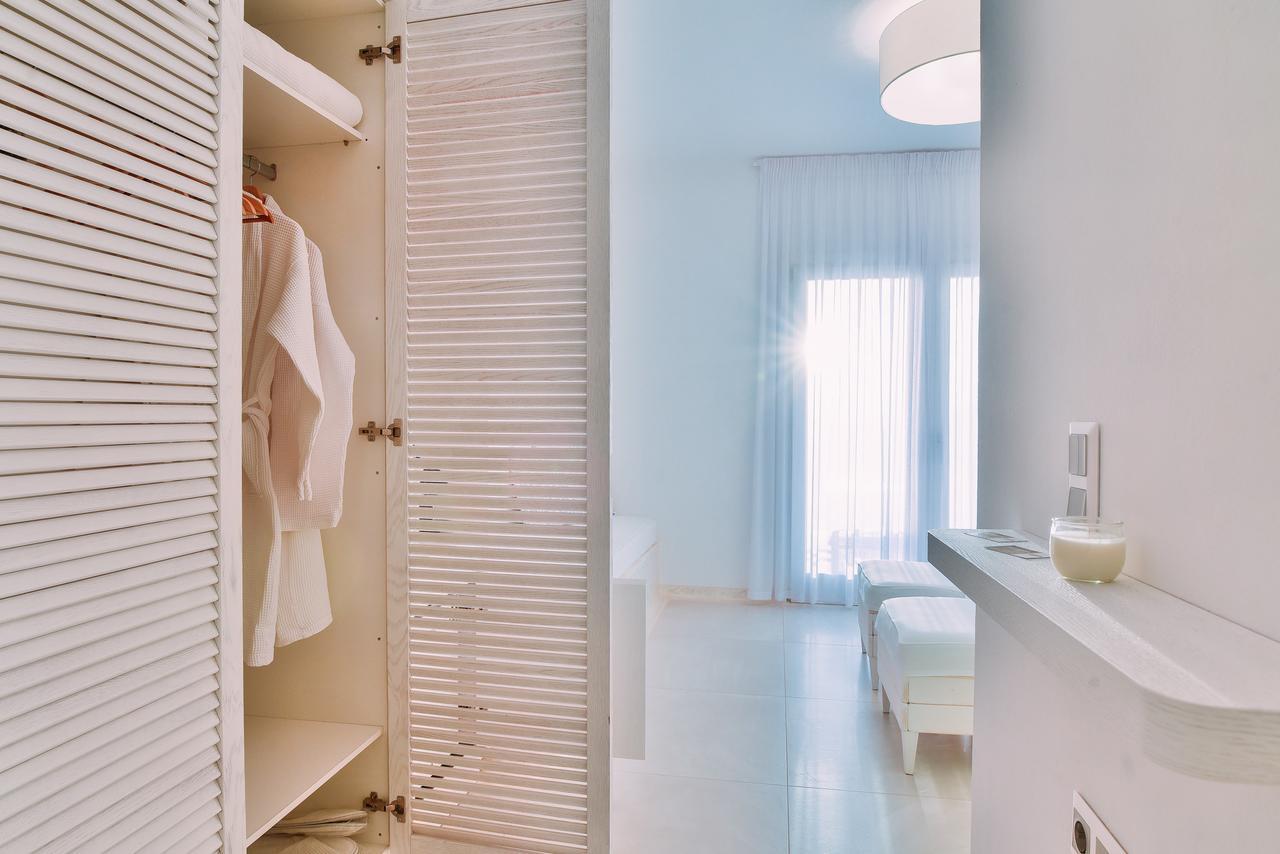 Schinoza Luxury Suites Schoinoussa Bagian luar foto